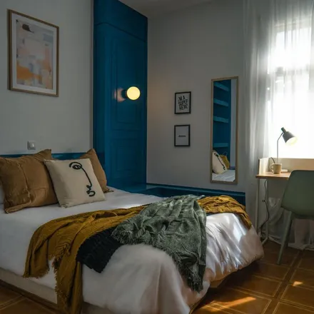 Rent this 5 bed apartment on Madrid in Calle de Altamirano, 17