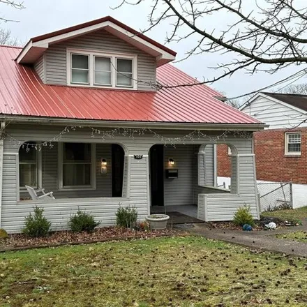 Buy this 3 bed house on 1133 Highland Road in Charleston, WV 25302