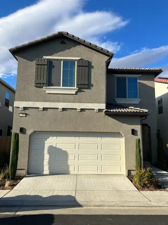 Rent this 3 bed house on Copper River Country Club in North Alicante Drive, Fresno County