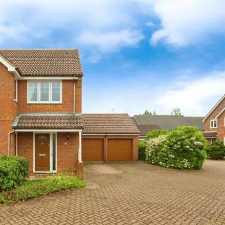 Buy this 4 bed house on Holly Drive in Aylesbury, HP21 8TZ