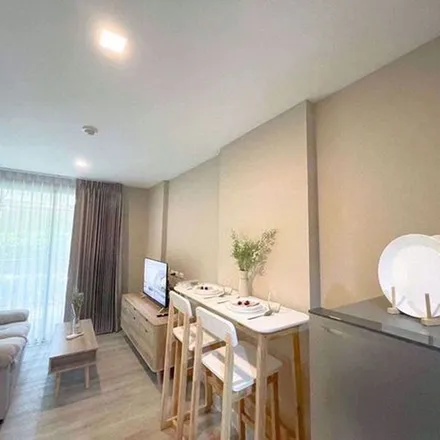 Rent this 1 bed apartment on Metrolux Ratchada in Soi Inthamara 47, Din Daeng District