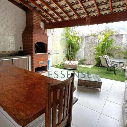 Buy this 3 bed house on Avenida Senador Roberto Simonsen in Jardim Márcia, Suzano - SP