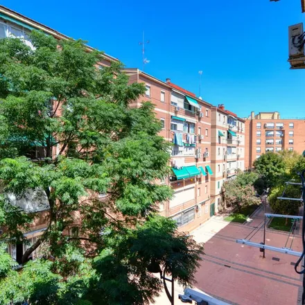Rent this 4 bed apartment on Madrid in Calle Hortensia, 5