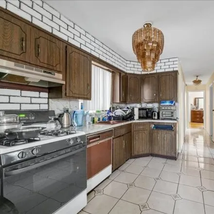 Image 5 - 121-04 150th Avenue, New York, NY 11420, USA - House for sale