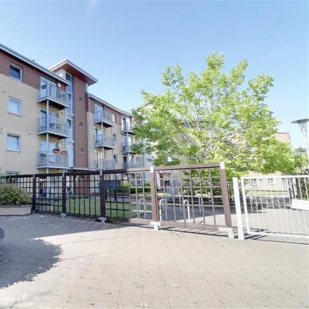 Rent this 2 bed apartment on Park Road in Easthampstead, RG12 2TN