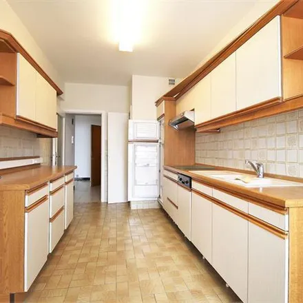 Rent this 2 bed apartment on Avenue des Vaillants - Dapperenlaan 3 in 1200 Woluwe-Saint-Lambert - Sint-Lambrechts-Woluwe, Belgium
