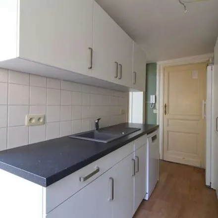Rent this 6 bed apartment on Secrétariat Paroisse Sainte Gertrude in Place Van Meyel - Van Meyelplein, 1040 Etterbeek