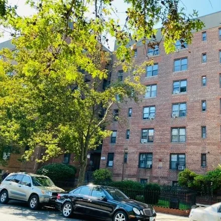 Buy this studio apartment on 87-56 87th Street in New York, NY 11372