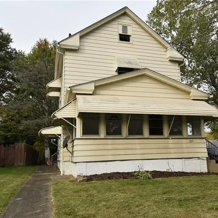 Buy this 3 bed house on 529 7th Street in Struthers, OH 44471