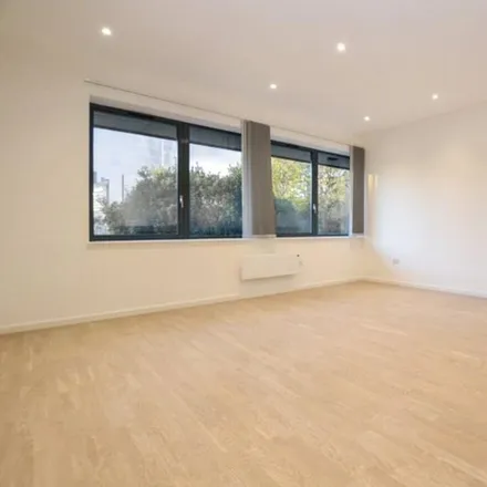 Rent this studio apartment on Riverbank Way in London, TW8 9HX