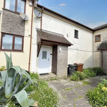 Rent this 2 bed townhouse on Hazeldene Close in Sparkwell, PL21 9EL