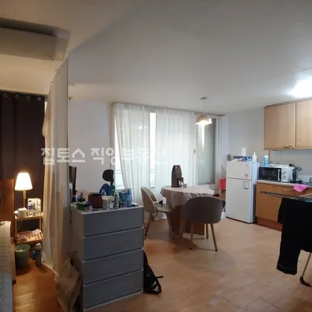 Rent this studio apartment on 서울특별시 강남구 신사동 590-21