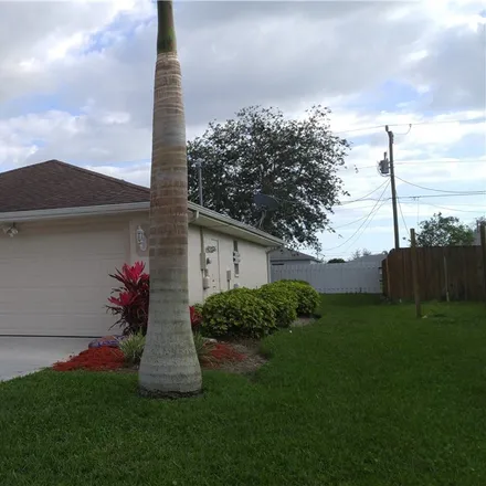 Image 2 - 2028 Northeast 5th Terrace, Cape Coral, FL 33909, USA - House for sale