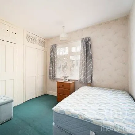 Image 7 - Clitterhouse Crescent, London, NW2 1DB, United Kingdom - House for sale