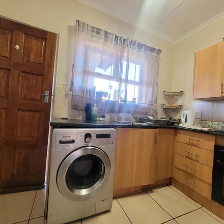 Image 4 - Von Wielligh Street, Groblerpark, Roodepoort, 1725, South Africa - Apartment for rent