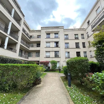 Rent this 5 bed apartment on 3 Avenue de la Pommeraie in 92210 Saint-Cloud, France