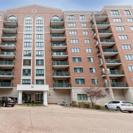 Image 2 - 750 Pearson St Apt 308, Des Plaines, Illinois, 60016 - Condo for sale