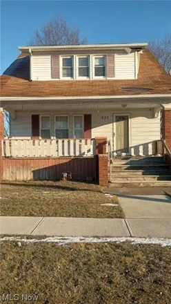 Buy this 2 bed house on 950 West 21st Street in Lorain, OH 44052