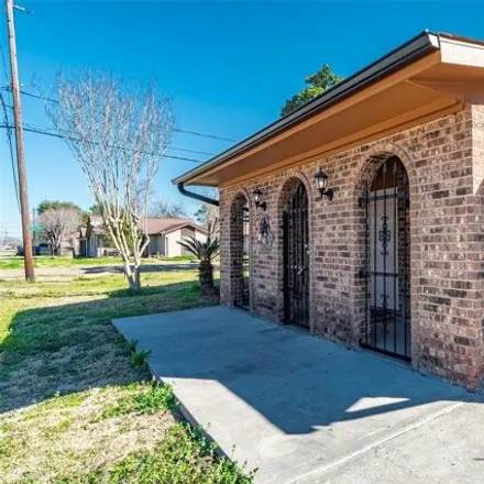 Buy this 3 bed house on 921 8th Street in South Houston, TX 77587