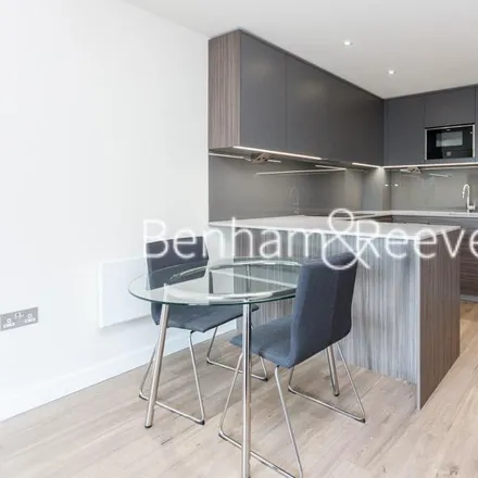 Image 2 - Griffin House, Beaufort Square, London, NW9 5SW, United Kingdom - Apartment for rent