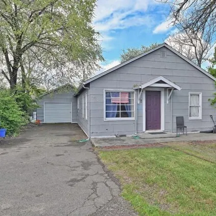 Buy this 2 bed house on 476 Liberty Street in Medford, OR 97501