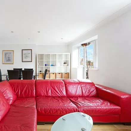 Rent this 3 bed apartment on Elm Court in Rotherhithe Street, London