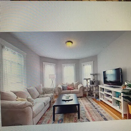 Image 3 - 1474;1476 Eastern Avenue, Linden, Malden, MA 02149, USA - Room for rent