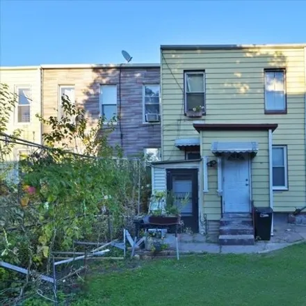 Image 2 - 53-16 Haspel Street, New York, NY 11373, USA - House for sale