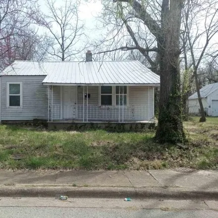 Buy this 2 bed house on 486 West Hayes Street in Lebanon, MO 65536