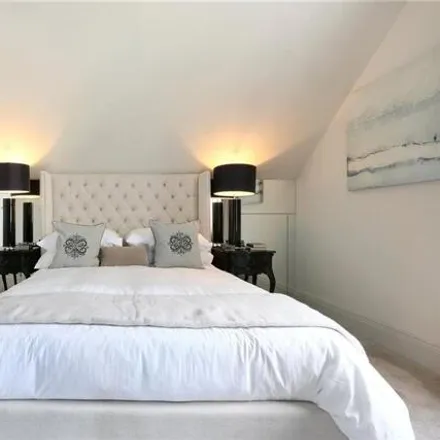 Image 9 - Chesterfield House, Chesterfield Gardens, London, W1J 7TL, United Kingdom - Apartment for sale