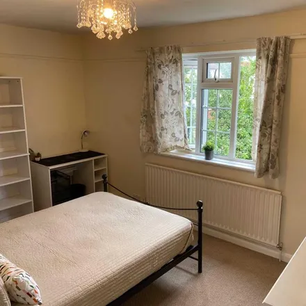 Rent this 1 bed room on 7 Durham Close in Guildford, GU2 9TH