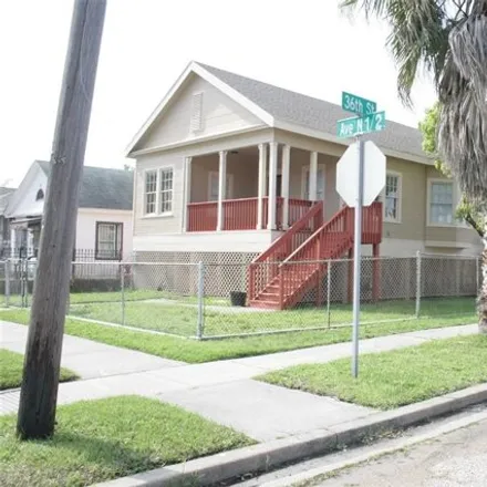 Rent this 3 bed house on 1543 36th Street in Galveston, TX 77550