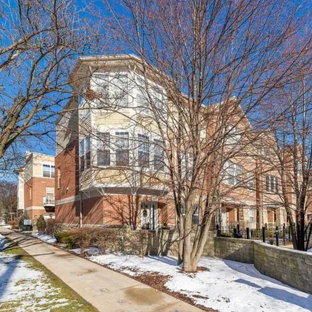 Image 1 - City Hall Annex, 303 West Wesley Street, Wheaton, IL 60187, USA - Condo for sale