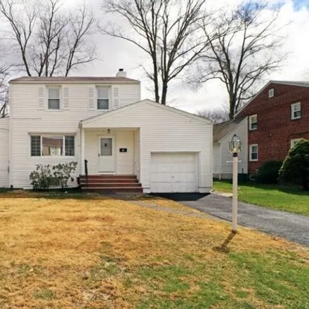 Image 1 - 74 Swan Road, Northfield, Livingston, NJ 07039, USA - House for rent