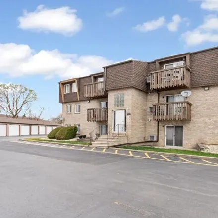 Buy this 2 bed condo on 2377 Bicentennial Avenue in Crest Hill, IL 60403