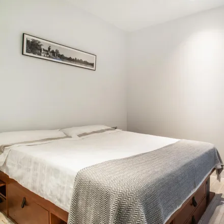 Rent this 3 bed room on Madrid in Calle de Narváez, 65