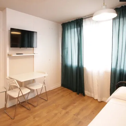 Image 4 - Carrer de les Monges, 26, 08030 Barcelona, Spain - Apartment for rent