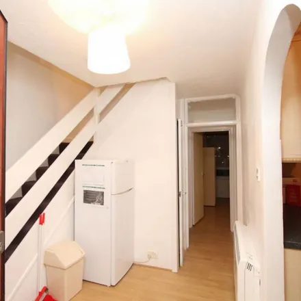 Rent this 5 bed apartment on Yarrow House in 1-14 Stewart Street, Cubitt Town