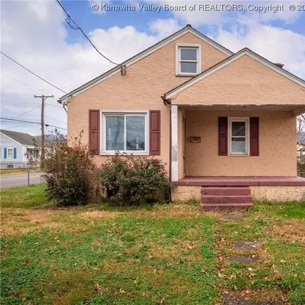 Buy this studio house on Walnut Street in St. Albans, WV 25177