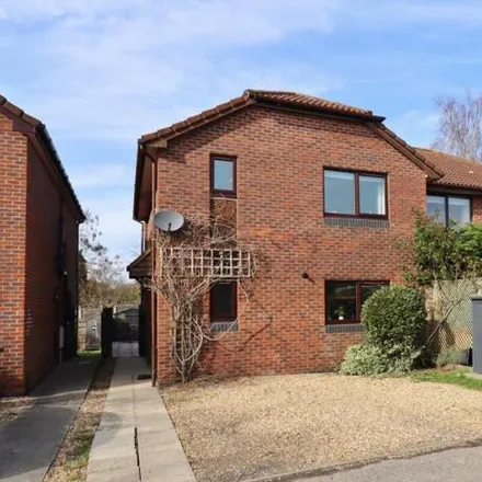 Buy this 3 bed duplex on New Road in Netley, SO31 5BS