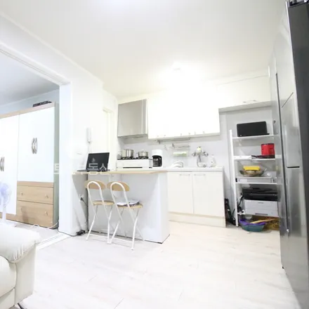 Rent this 1 bed apartment on 서울특별시 강남구 역삼동 729-6