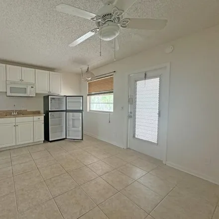 Image 4 - Atlantic Avenue, Palm Beach Shores, Palm Beach County, FL 33404, USA - Apartment for rent