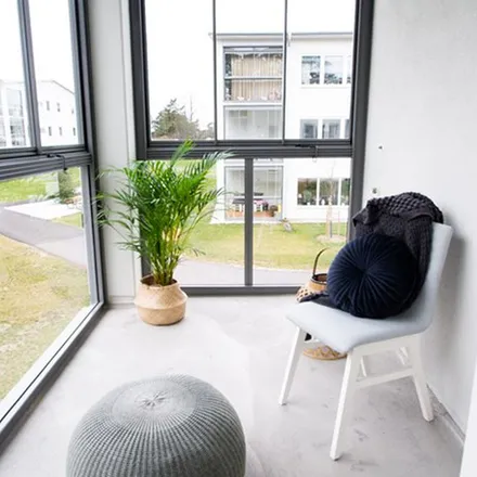 Rent this 3 bed apartment on Åhus Folkets Parkgatan in Södra Piggagatan, 296 32 Åhus