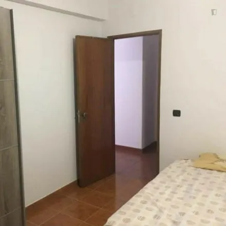 Rent this 3 bed room on Farmácia Solla in Avenida dos Cravos Vermelhos 9, Águas Livres