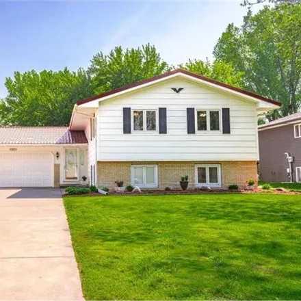 Buy this 4 bed house on 6907 35th Street North in Oakdale, MN 55128