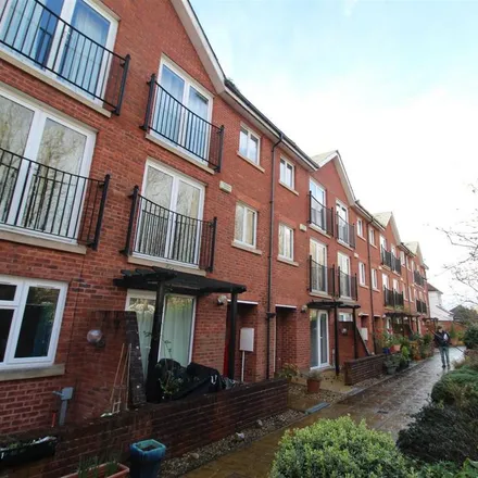 Rent this 4 bed townhouse on 1A Buckerell Avenue in Exeter, EX2 4RD