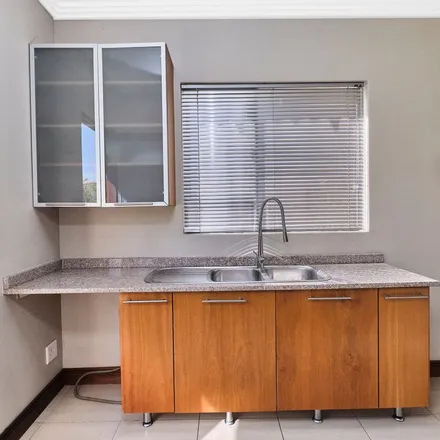 Rent this 4 bed apartment on Muirfield Drive in Johannesburg Ward 97, Roodepoort