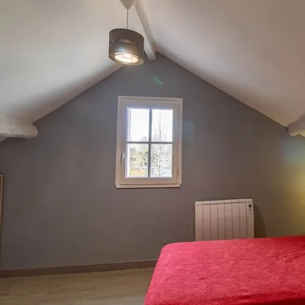 Rent this 3 bed townhouse on Services techniques Gennes-Val-De-Loire in Chemin de la Magdeleine, 49350 Gennes-Val-de-Loire