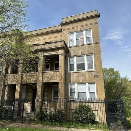 Buy this studio house on 6032-6034 South Prairie Avenue in Chicago, IL 60621