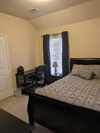 Image 3 - 281 Kimberly Drive, Edmond, OK 73003, USA - Room for rent